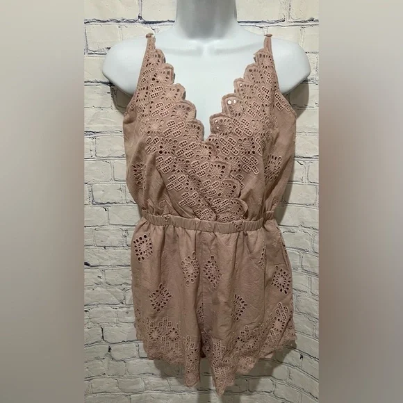 Listicle Eyelet Romper With Adjustable Straps And Pockets Size Medium - Picture 1 of 6